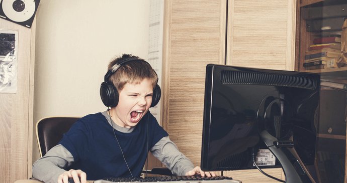 Zhruba čtyři procenta českých dětí vykazují příznaky závislosti na digitálních hrách a je u nich vysoká pravděpodobnost, že touto poruchou opravdu trpí.