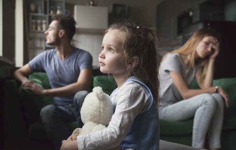 Kolik toho dětem říkat o manželských problémech: Co by vědět měly a co už ne? 