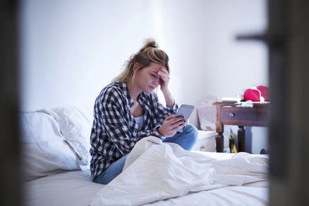 Dokázáno! Jeden telefonát s matkou má stejně uklidňující účinek jako objetí!