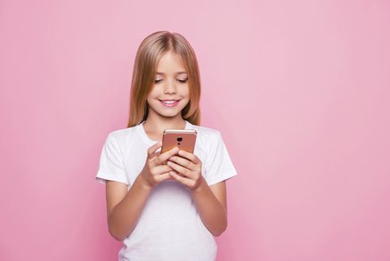 9 SMS zpráv, které můžete posílat dětem, aniž byste byli trapní