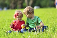 Červená skvrna na těle? Vezměte dítě k lékaři, může to být borelióza