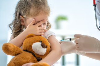 Je bezpečné se nechat během pandemie očkovat? Lékaři radí nic neodkládat