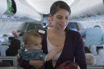 Dítě brečící v letadle? Společnost dala všem cestujícím letenky zadarmo