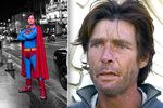 Superman skončil na dlažbě. Herec Christopher Dennis byl okraden – ukradli mu i jeho kostým, bez kterého si nemůže vydělávat na živobytí.