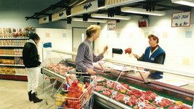 Před 30 lety otevřel v Česku první supermarket: Do Jihlavy jezdily exkurze, zvědavci nakukovali výlohou