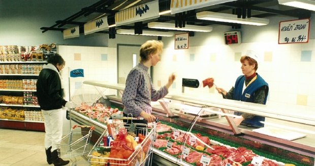 Před 30 lety otevřel v Česku první supermarket: Do Jihlavy jezdily exkurze, zvědavci nakukovali výlohou