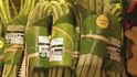 Balit zboží do banánových listů? Jednoduché a vcelku chytré řešení plastového odpadu.