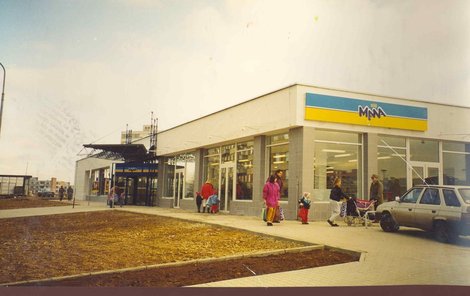 Na tomto místě byl 6. června 1991 otevřen v Jihlavě první supermarket v tehdejším Československu.