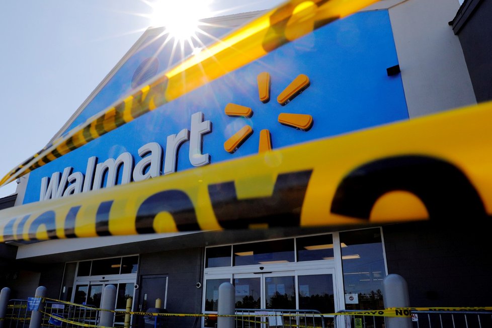 Walmart v USA dobrovolně zavedl 20% kapacitu.