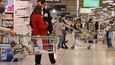 Nakupování jídla během pandemie koronaviru v Česku