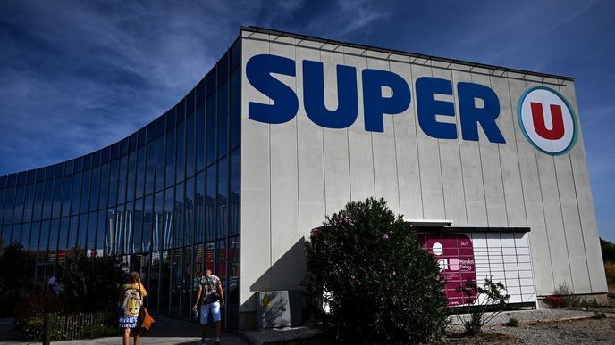 V desítkách francouzských supermarketů přestala fungovat chladicí zařízení a řada čerstvých nebo mražených potravin se zkazila, informoval v pondělí francouzský deník Ouest-France. V desítkách francouzských supermarketů přestala fungovat chladicí zařízení a řada čerstvých nebo mražených potravin se zkazila, informoval v pondělí francouzský deník Ouest-France.
