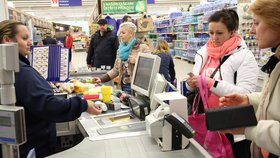 Nákup v supermarketu (ilustrační foto)
