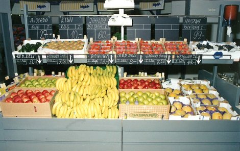 První supermarket otevřel 6. června 1991 na sídlišti Březinky v Jihlavě.