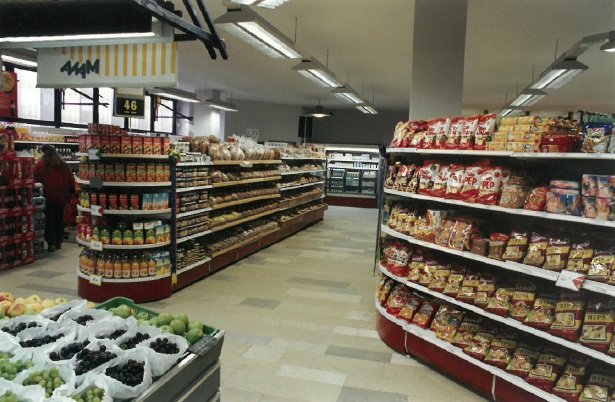 První supermarket otevřel 6. června 1991 na sídlišti Březinky v Jihlavě.