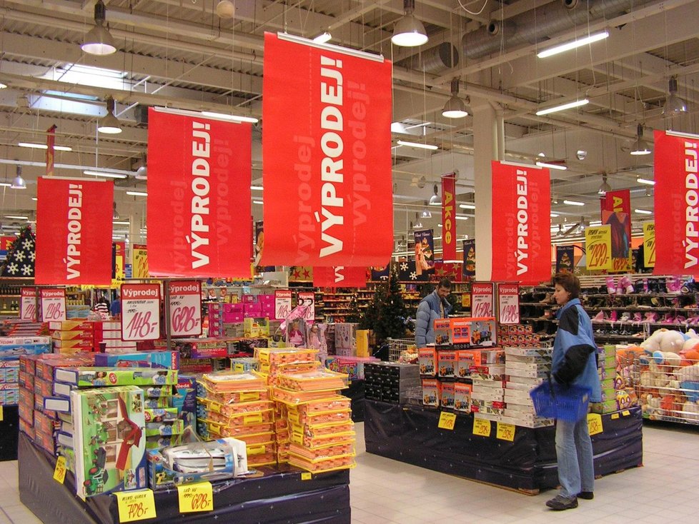 Vánoční slevy? Letos budou mít poprvé supermarkety nad 200 metrů čtverečních o Vánocích zavřeno.