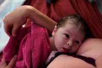 První setkání miminka s rodiči: Neuvěřitelné, dojemné i syrové záběry! První setkání miminka s rodiči: Neuvěřitelné, dojemné i syrové záběry!