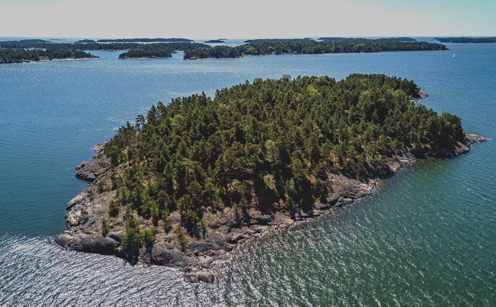 Supershe Island, nedaleko břehů Švédska