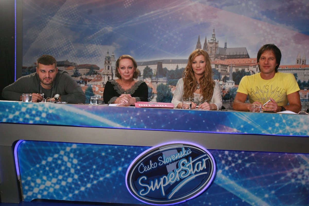 Porota druhé řady Česko Slovenské SuperStar (zleva): Rytmus, Gábina Osvaldová, Helena Zeťová a Paľo Habera působí na Adelu sympaticky. 