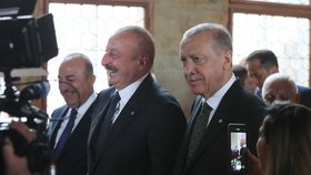 Supersummit na Pražském hradě: Na společné focení zamířil i turecký prezident Erdogan (6. 10. 2022).