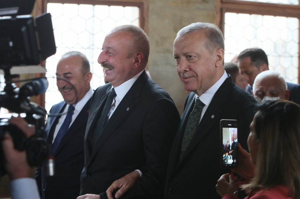 Supersummit na Pražském hradě: Na společné focení zamířil i turecký prezident Erdogan (6. 10. 2022).