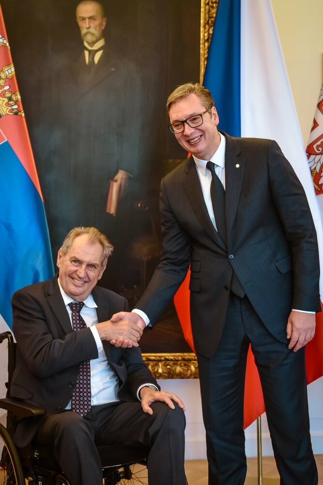 Supersummit na Pražském hradě: Prezident Miloš Zeman přivítal srbského prezidenta Aleksandara Vučiče.