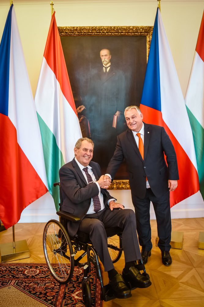 Supersummit na Pražském hradě: Maďarský premiér Viktor Orbán se přivítal s českým prezidentem Milošem Zemanem