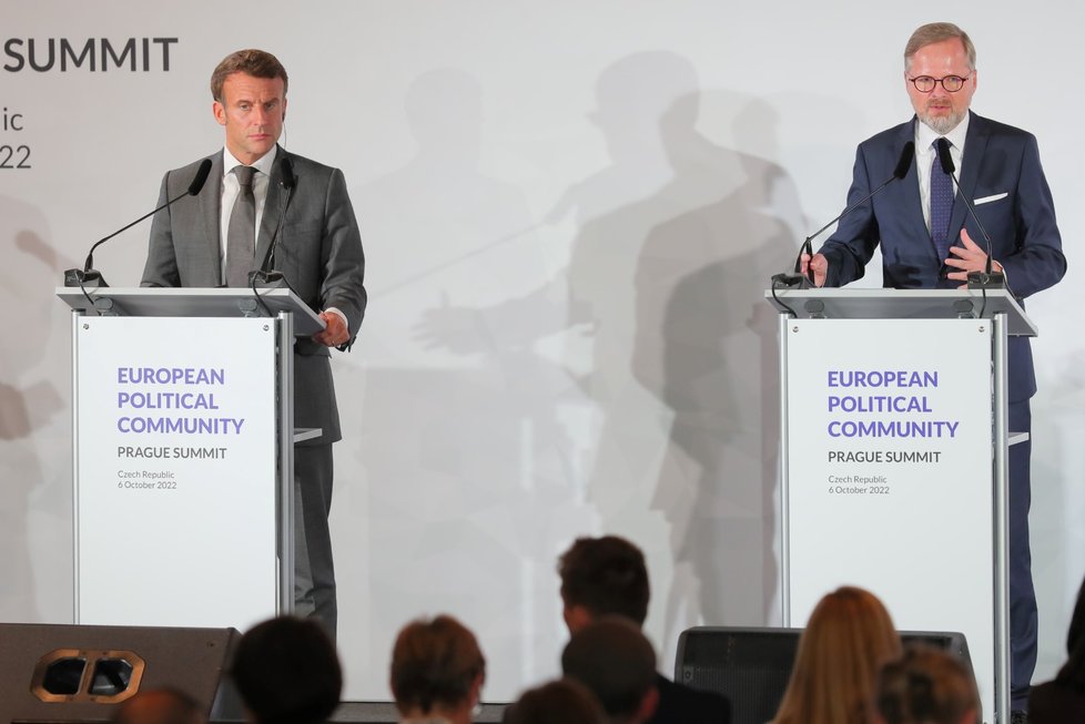 Supersummit na Pražském hradě: Český premiér Petr Fiala, francouzský prezident Emmanuel Macron