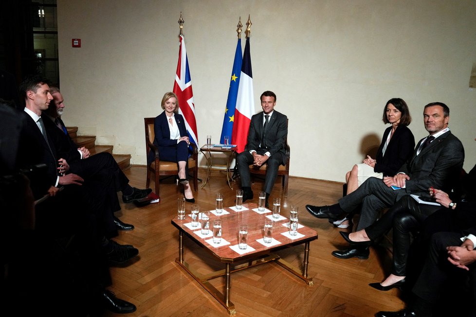 Britská premiérka Liz Trussová se v Praze sešla s Emannuelem Macronem (6.10.2022)