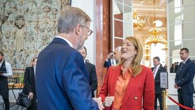 Supersummit na Pražském hradě: Premiér Petr Fiala (ODS) s předsedkyní Evropského parlamentu Robertou Metsolaovou