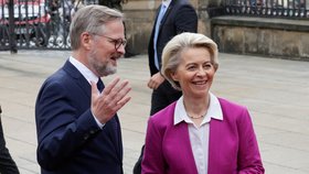 Přivítání hostů supersummitu na Pražském hradě: Petr Fiala a šéfka Evropské komise Ursula von der Leyenová (6.10.2022)