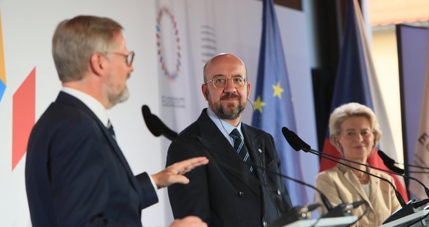 Hádky kolem energií ovládly závěr summitu v Praze. „Na zimu jsme připraveni lépe,“ věří lídři EU