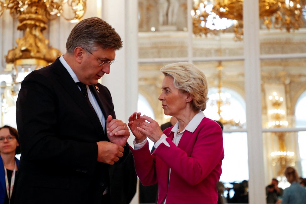 Supersummit na Pražském hradě: Chorvatský premiér Andrej Plenkovic a šéfka eurokomise Ursula von der Leyenová (6. 10. 2022)