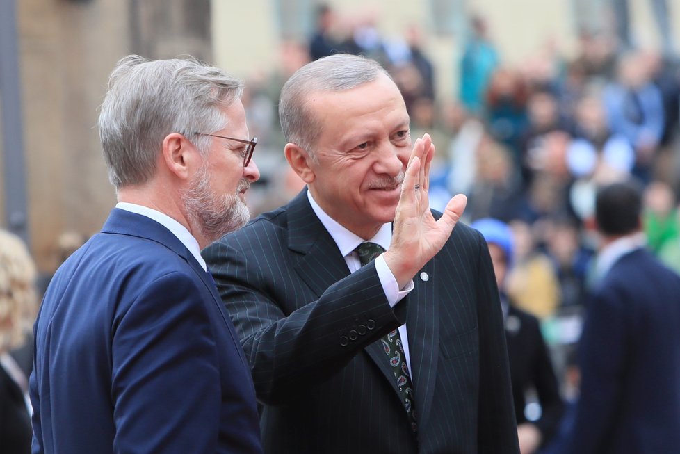 Supersummit na Pražském hradě: Petr Fiala vítá tureckého prezidenta Recepa Tayyipa Erdogana.