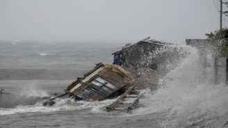 V Asii udeřila jedna z největších bouří historie