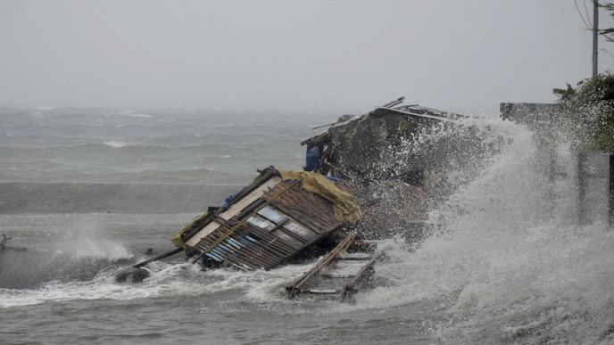 Supertajfun Haiyan, která dorazil k některým provinciím Filipín, je považován odborníky za jednu z vůbec největších bouří historie. Supertajfun Haiyan, která dorazil k některým provinciím Filipín, je považován odborníky za jednu z vůbec největších bouří historie.