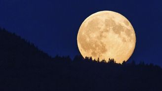 V pátek uvidíme z Česka unikátní zatmění Měsíce, bude nejdelší v tomto století