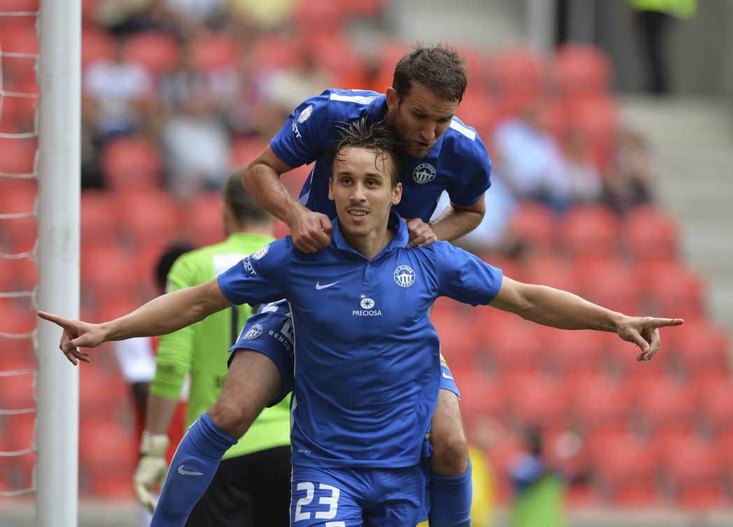 Záložník Josef Šural i útočník Marek Bakoš dali na Slovácku gól a jejich Liberec zvítězil 2:1