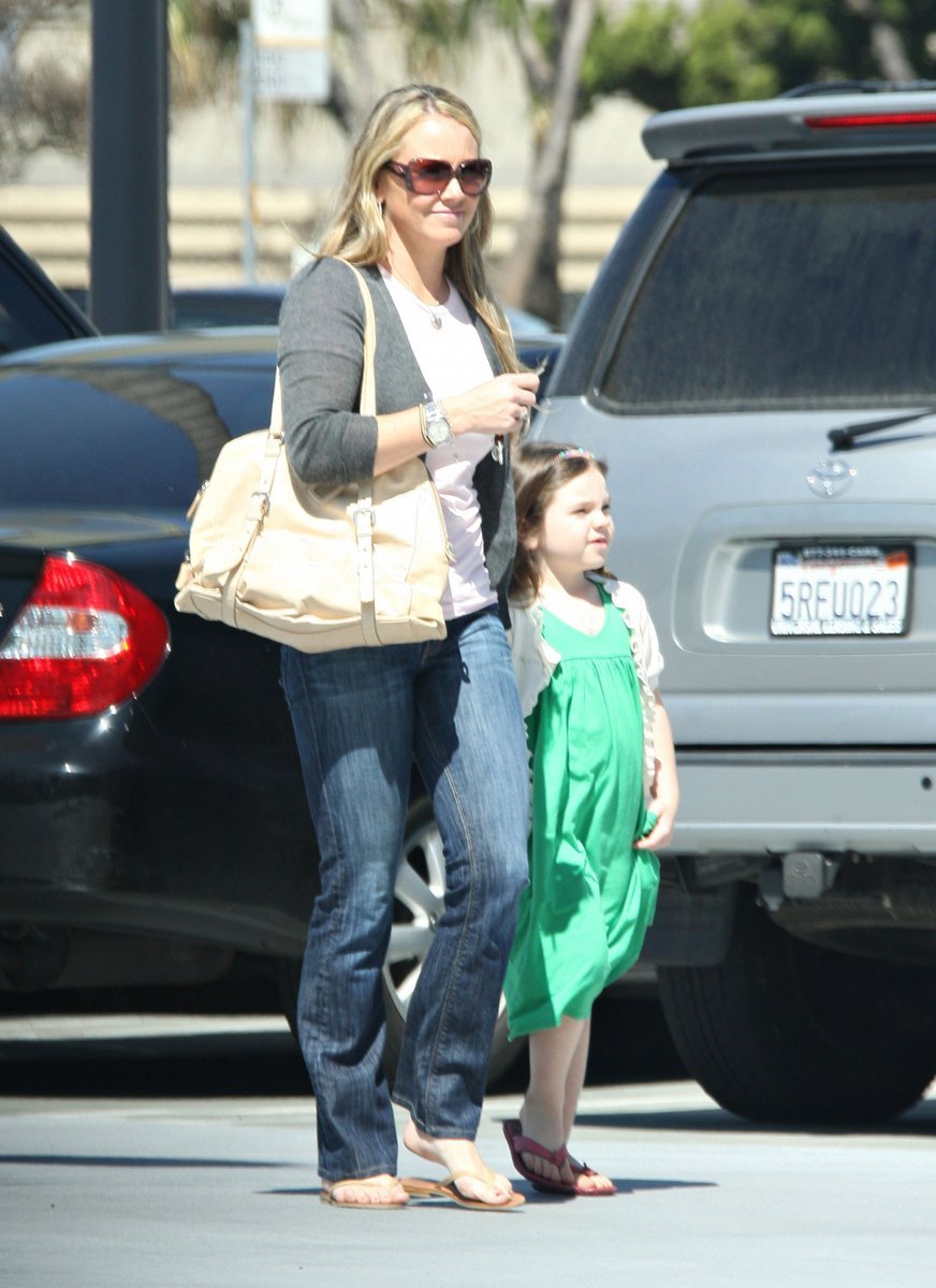 Elle Stiler bylo 10. dubna už 9 let. Na fotce je jako pětiletá. Jde o dceru herce Bena Stillera a Christine Taylor.