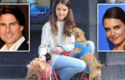 Dcera Toma Cruise Suri (14) krotila psy v ulicích New Yorku! Komu z rodičů je víc podobná?
