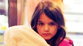 Suri Cruise si našla novou zábavu. V pokoji si našla panenku do které se zamilovala a nemíní jí dát jen tak z ruky