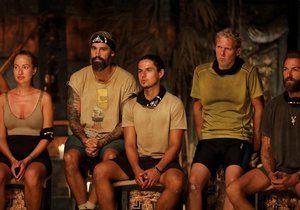 V drsné reality show Survivor už zůstala jen finálová pětka.