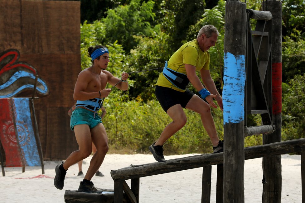 Kmeny ze souěže Survivor bojují o vítězství v Dominikánské republice.