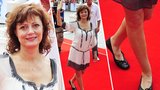 Susan Sarandon (65) ukázala na červeném koberci své luxusní nožky