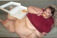 Šílené: Chce být nejtlustší ženou světa, už má 330 kilo