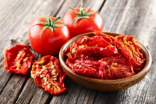 Domácí sušená rajčata: Podrobný návod, jak chutně zpracovat úrodu
