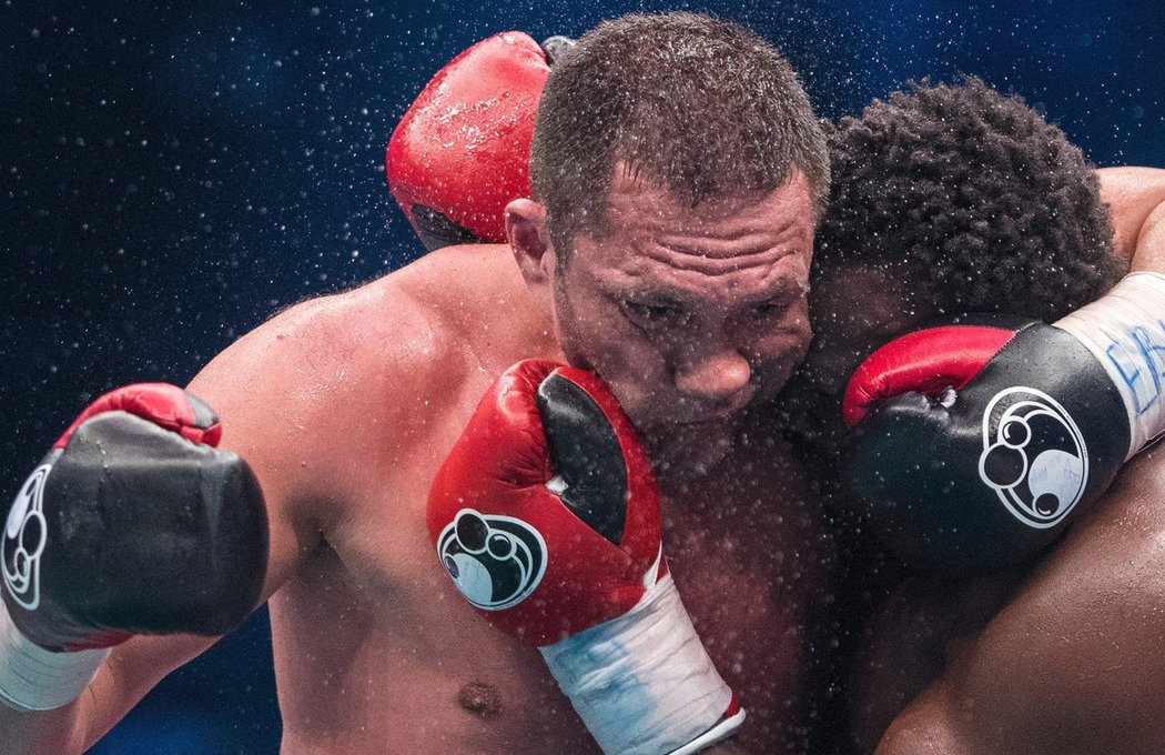 Bulharský boxer Pulev se s tím mimo provazy nepáře