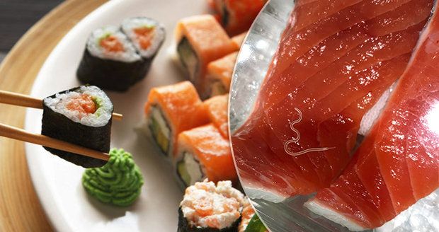 Turistům v restauraci servírovali sushi s tasemnicí. Hosté skončili v nemocnici