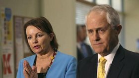 Končící ministryně Sussan Leyová a premiér Austrálie Malcolm Turnbull