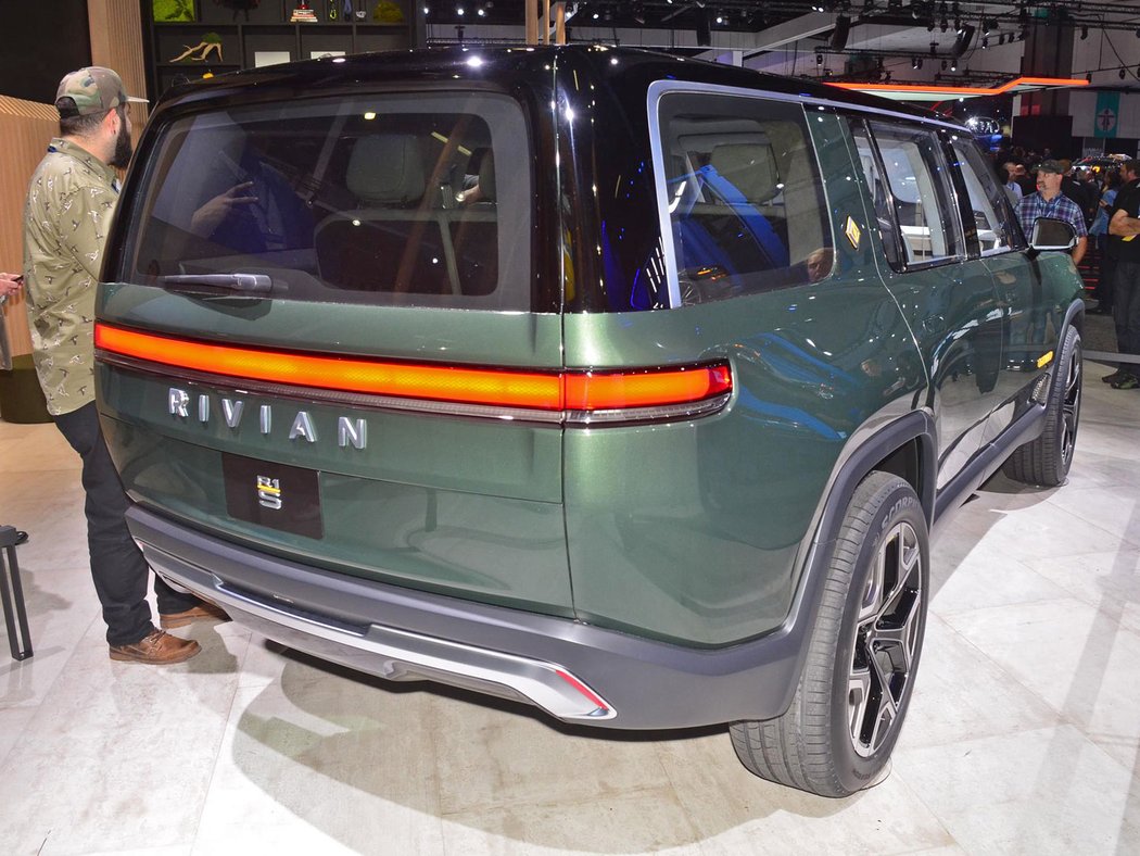 Rivian R1S