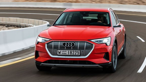 Audi e-tron konečně odhalilo český ceník. Kolik elektrické SUV stojí bez zrcátek?